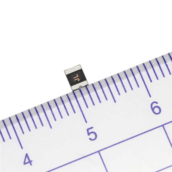 1210低內(nèi)阻貼片保險(xiǎn)絲